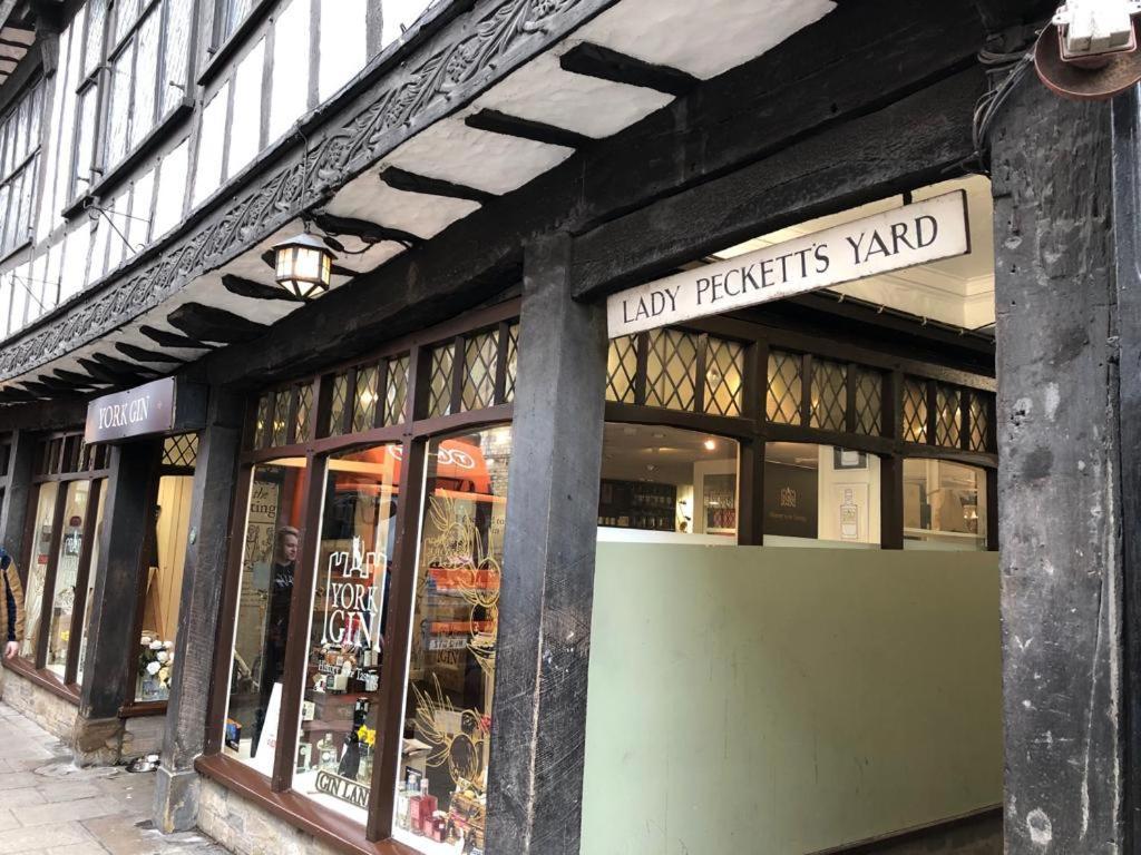 Luxury Apartment Opposite The Shambles York Bagian luar foto